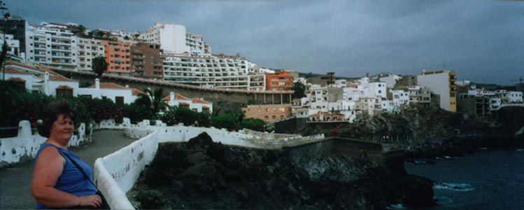 adele-rear-town-to-pto-santiago-fireworks-at-night-Los-gigantes-Tenerife-july1999